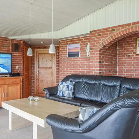 Vakantiehuis Awesome Home In Hejls With Wifi *